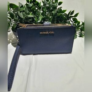 ✨ MICHAEL KORS JET SET DOUBLE ZIP WRISTLET ✨